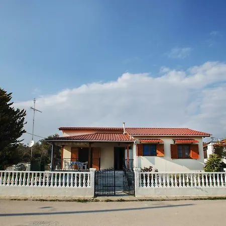 Halkidiki Seafront House بيت للعطل