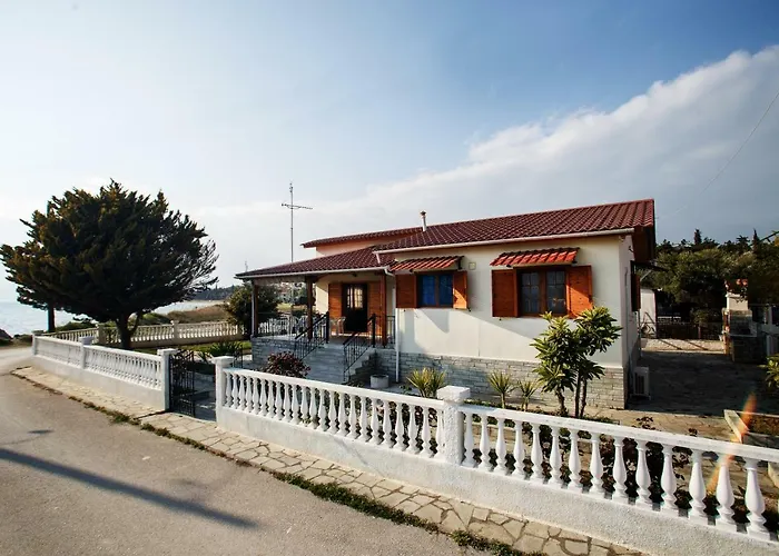 Halkidiki Seafront House بيت للعطل